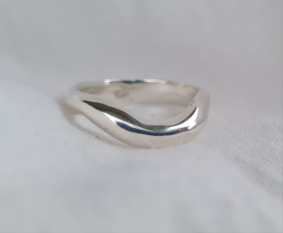 Fluid Arc Ring