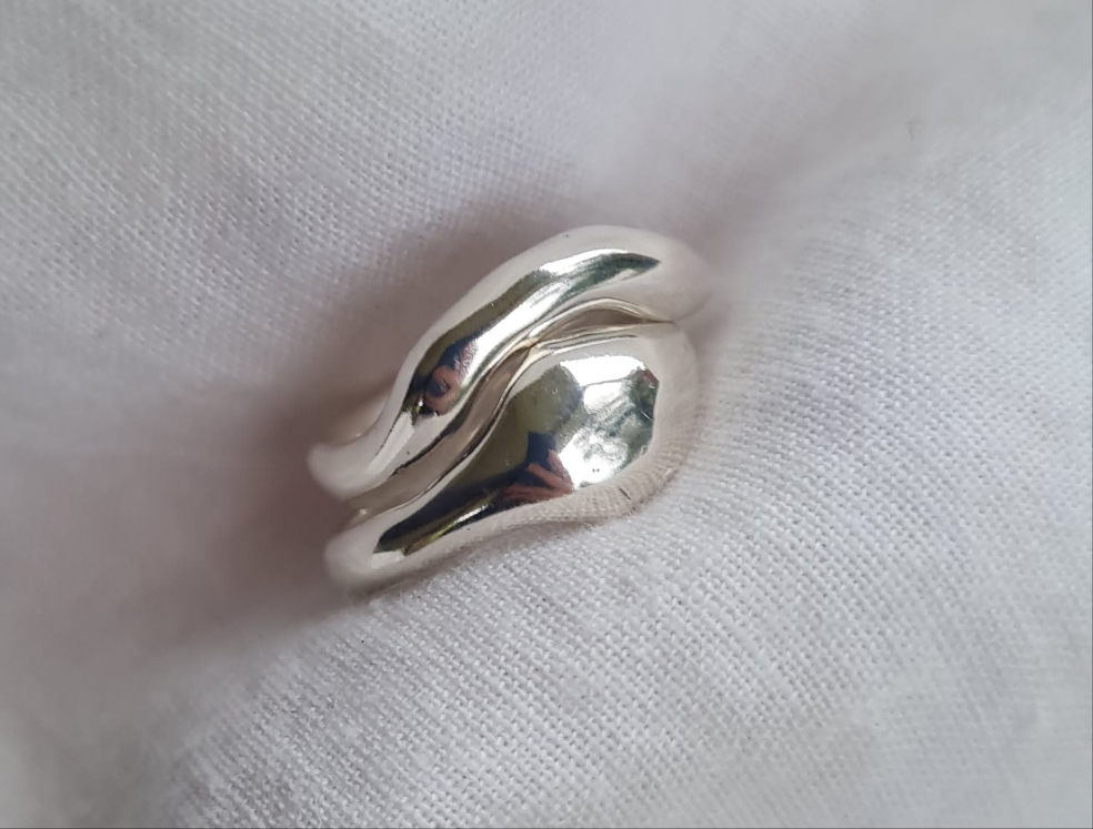 Fluid Arc Ring