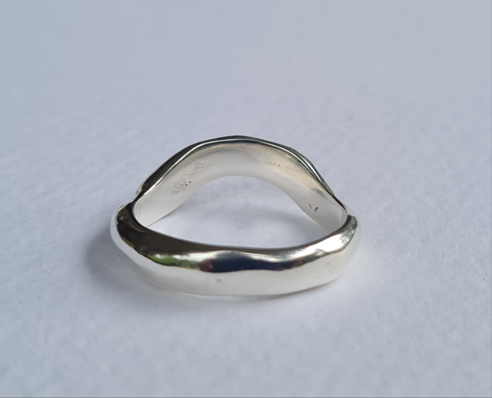 Fluid Arc Ring