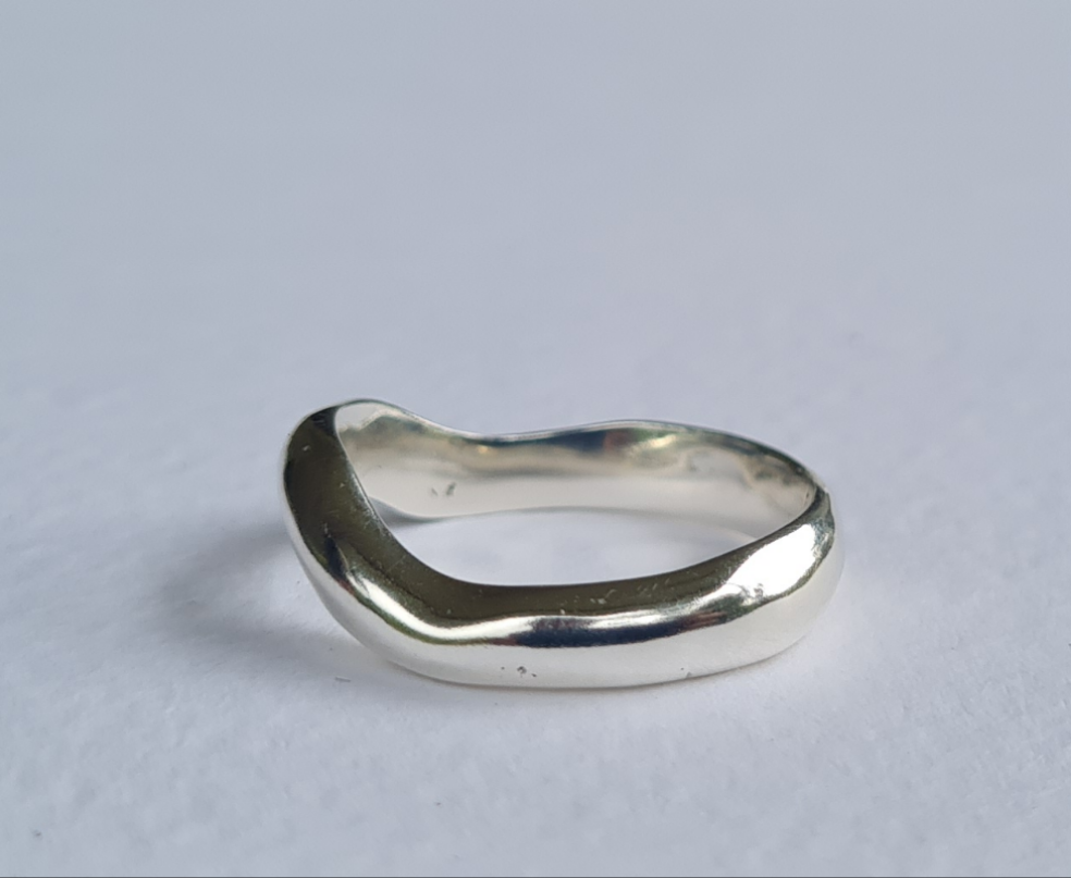 Fluid Arc Ring