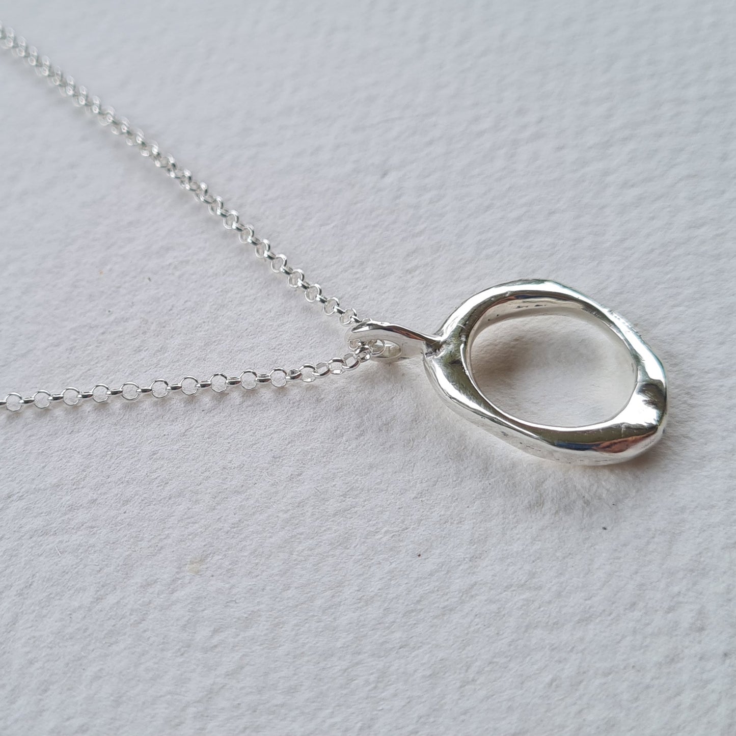 Organic loop pendant