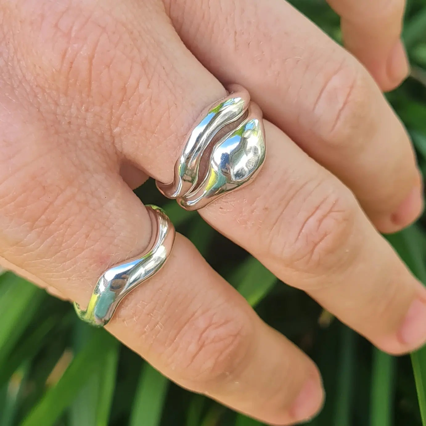 Fluid Arc Ring