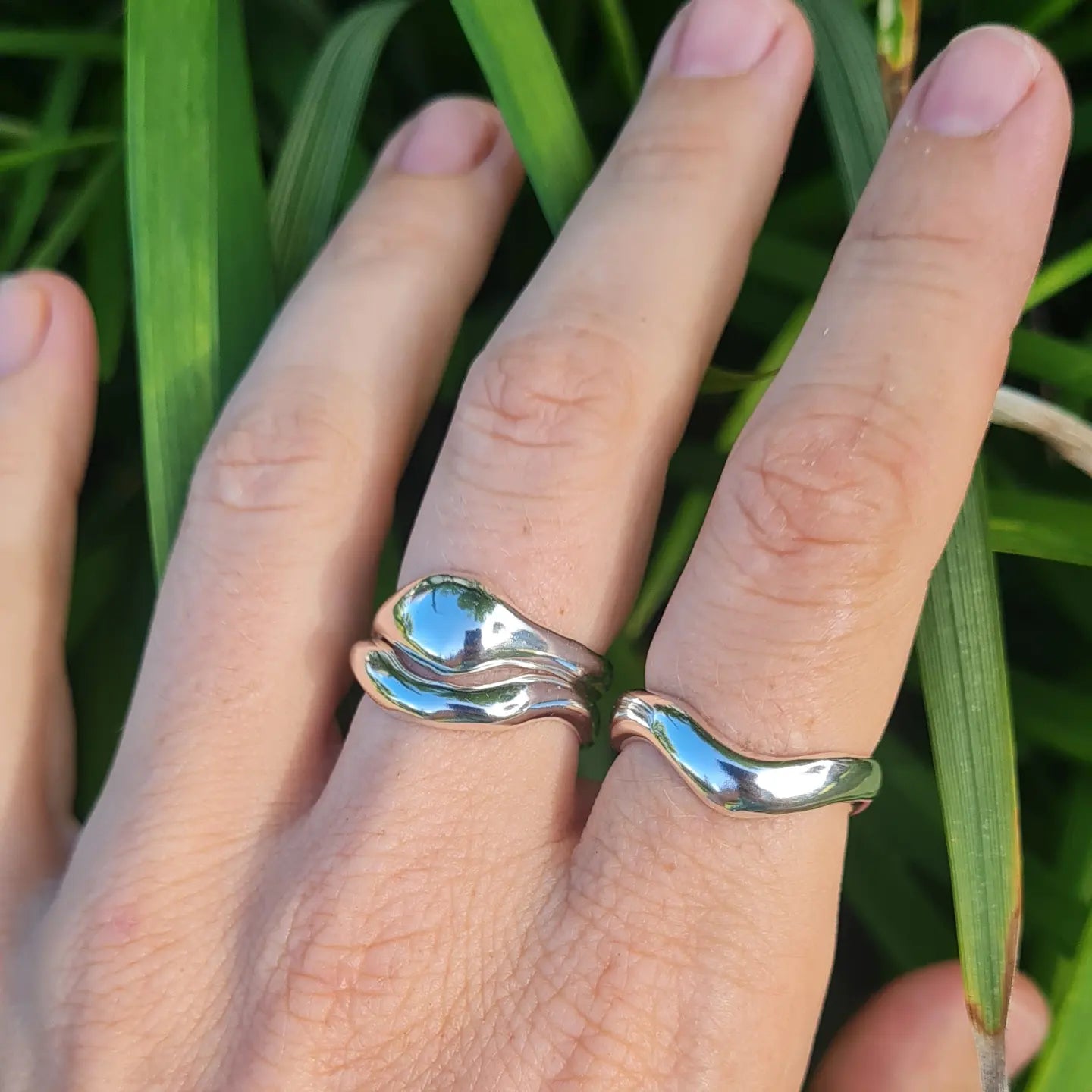 Fluid Arc Ring