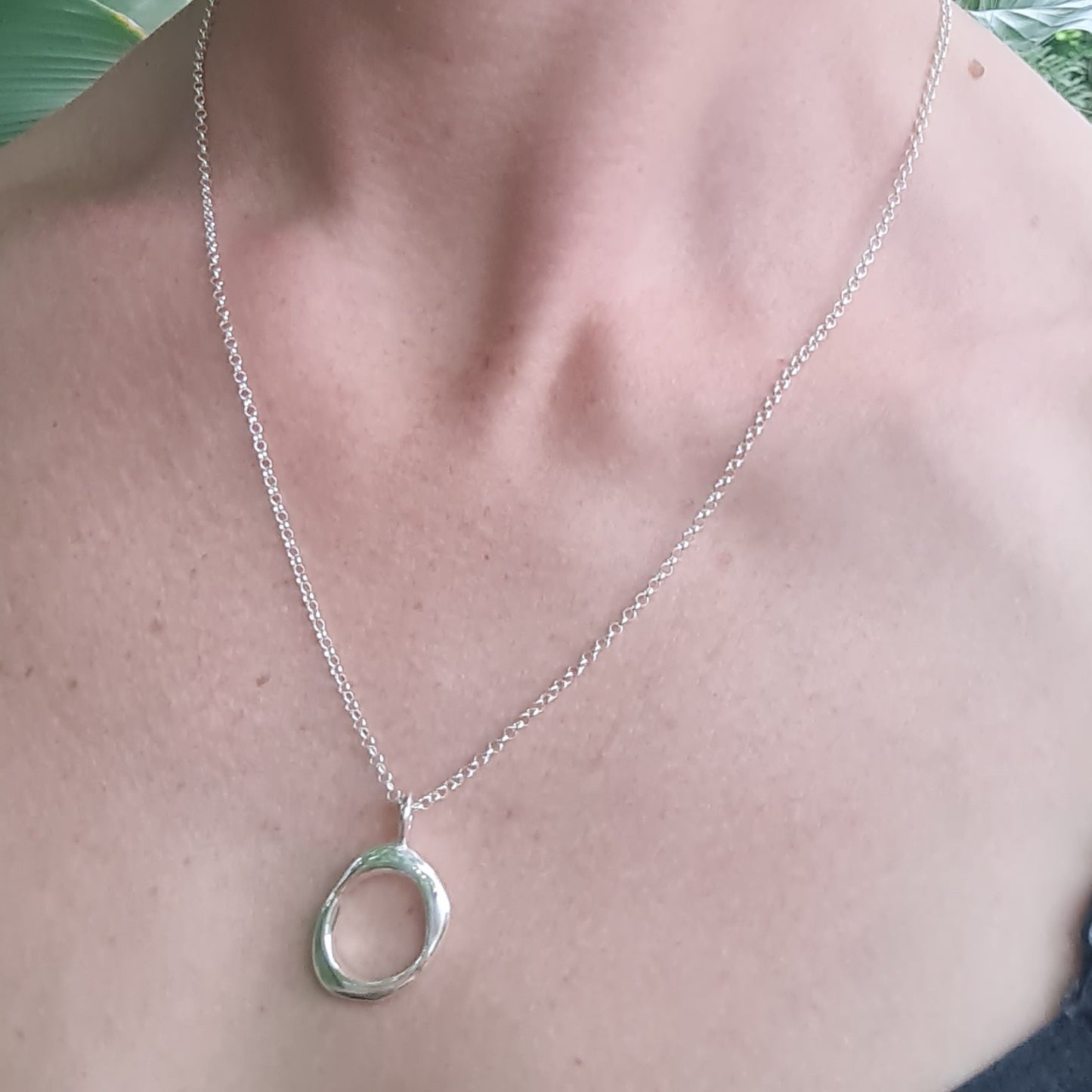 Organic loop pendant